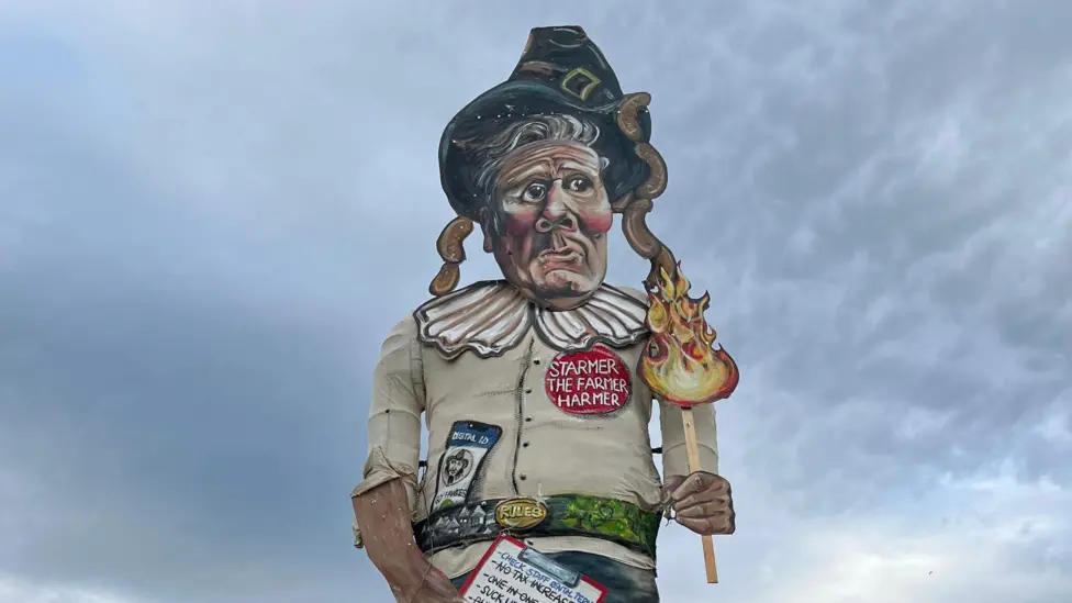 Keir Starmer effigy unveiled for bonfire event
